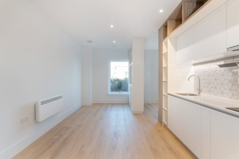 Bedfont Cross Flat 10